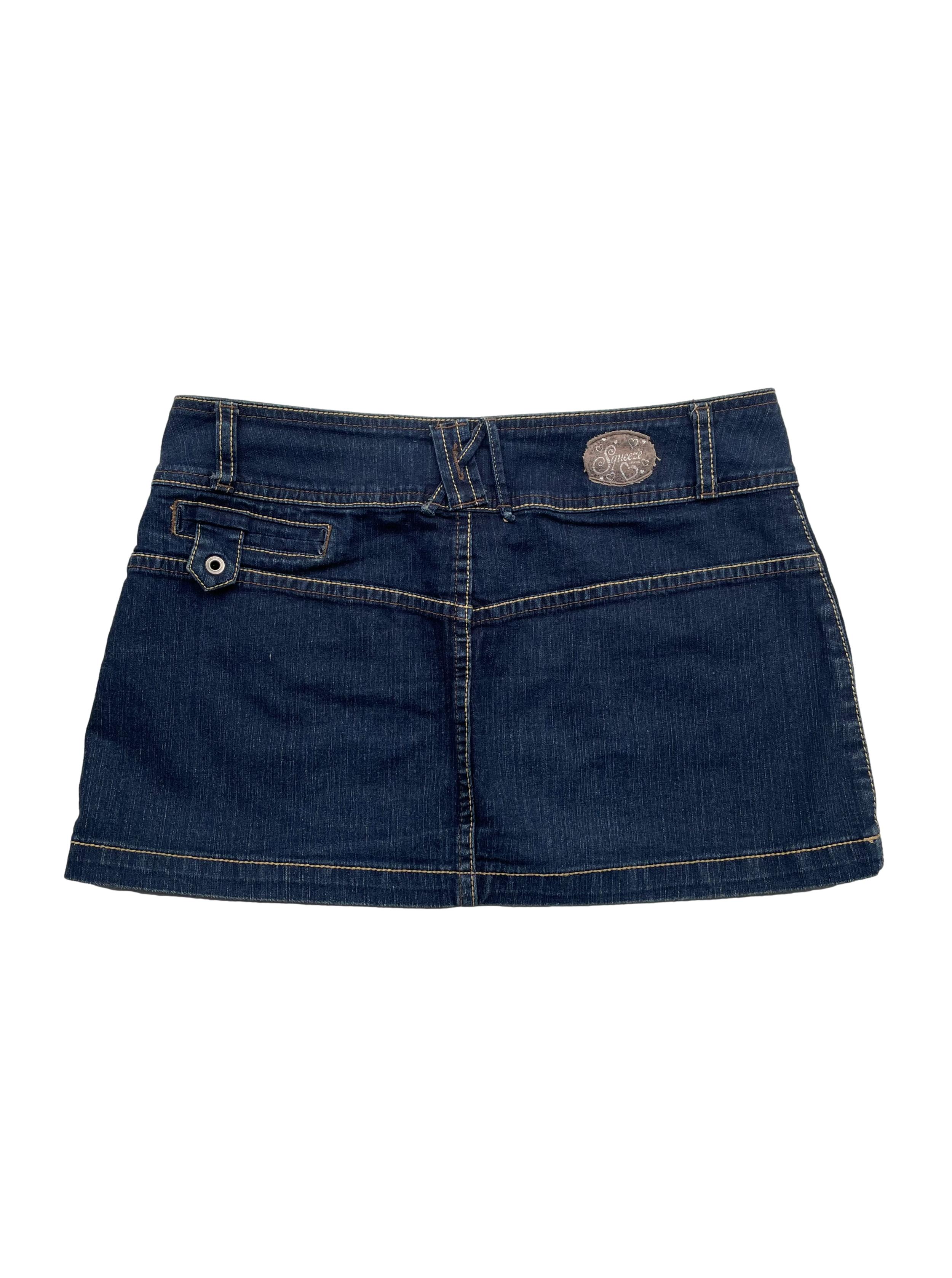 Mini falda Jean Squeeze, con costuras a contraste y bolsillos parche. Pretina 76cm, Largo 30cm.