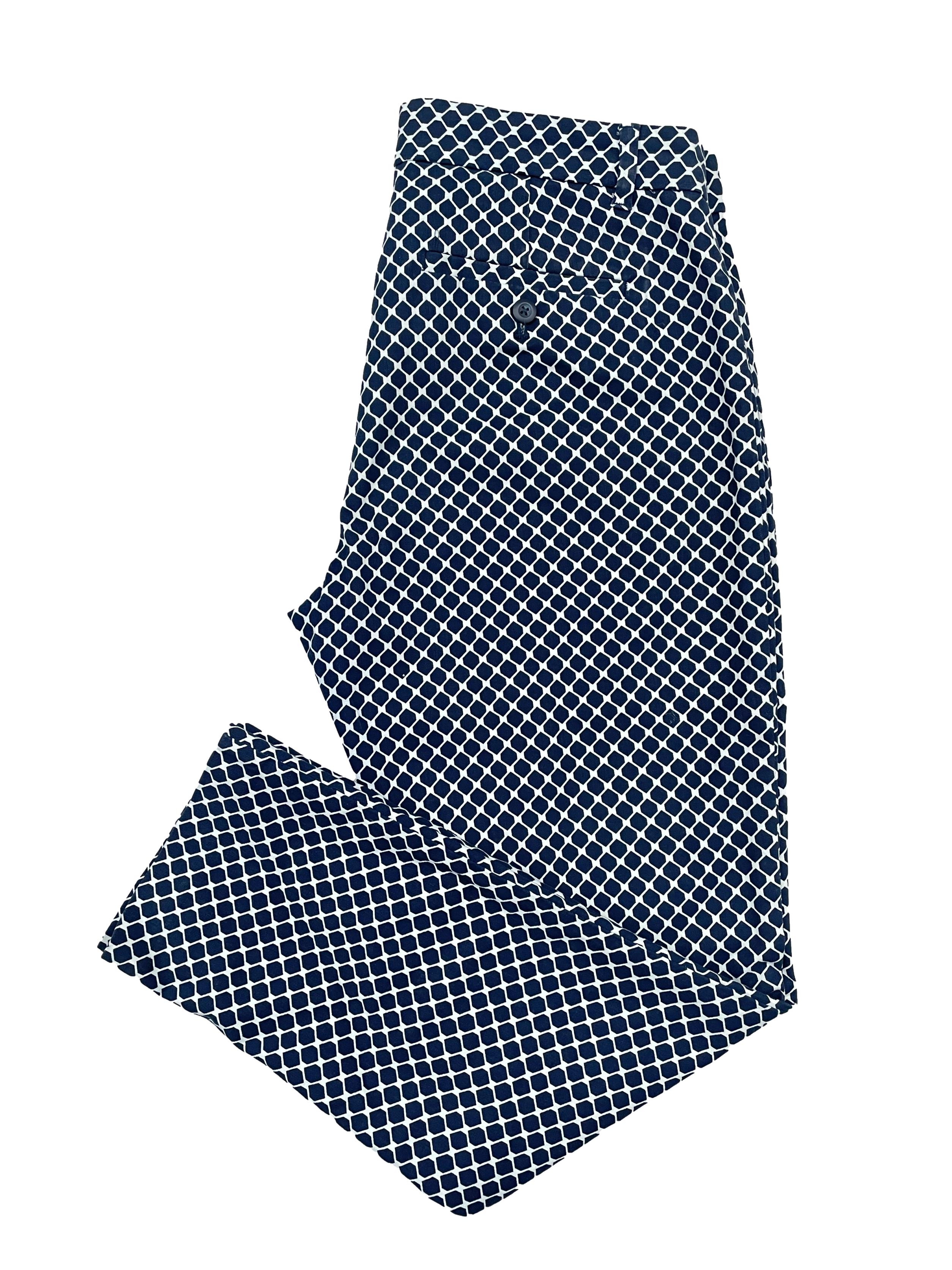 Pantalón de vestir Gap corte slim con estampado de panal en azul y blanco, tela 97%algodon con bolsillos frontales y posteriores. Cintura 82cm,Tiro 23cm, Largo 90cm.