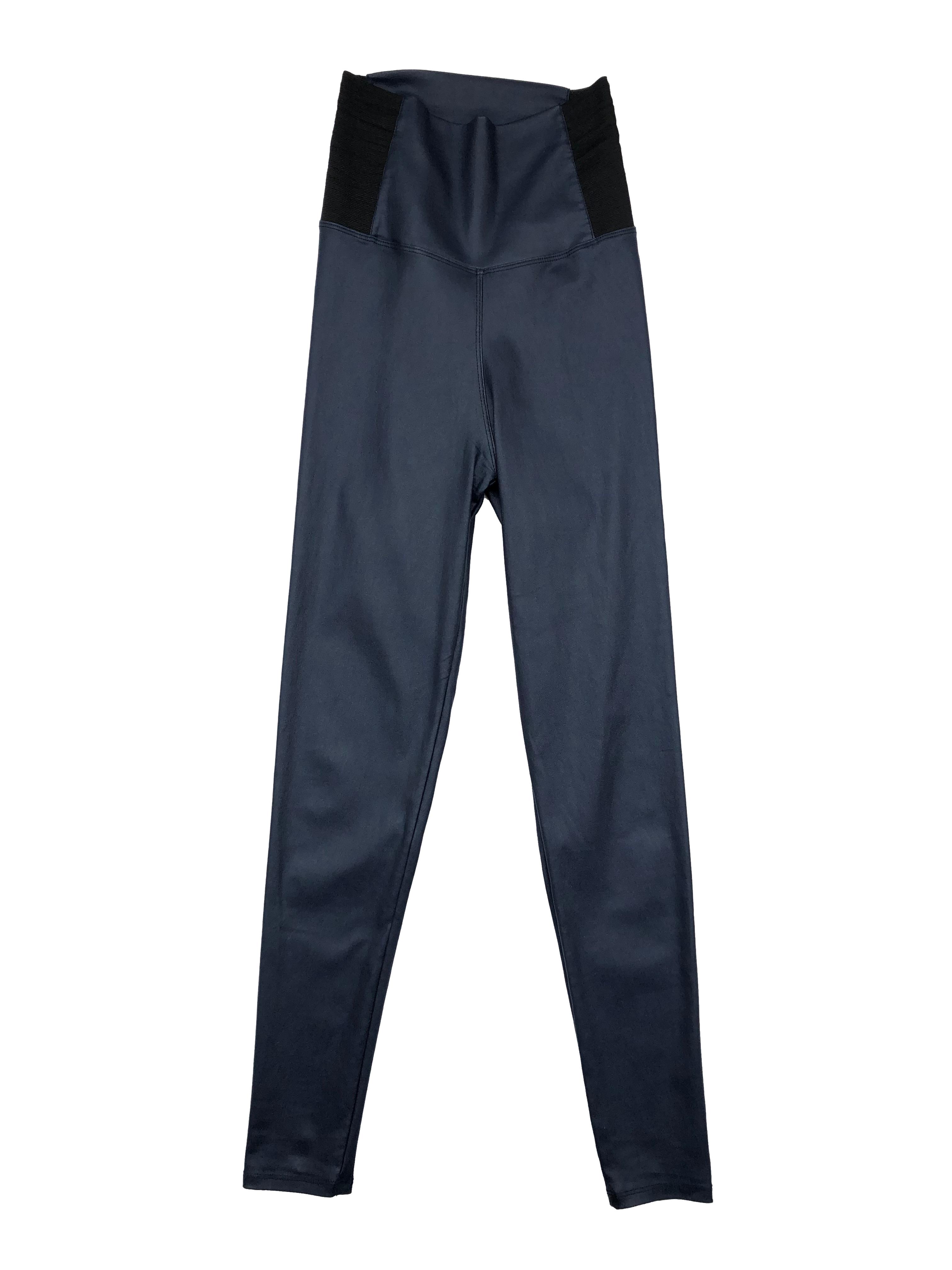 Pantalón pitillo azul, tela satinada ligeramente stretch, pretina alta con elásticos laterales. Cintura 60cm sin estirar, Largo 105cm.