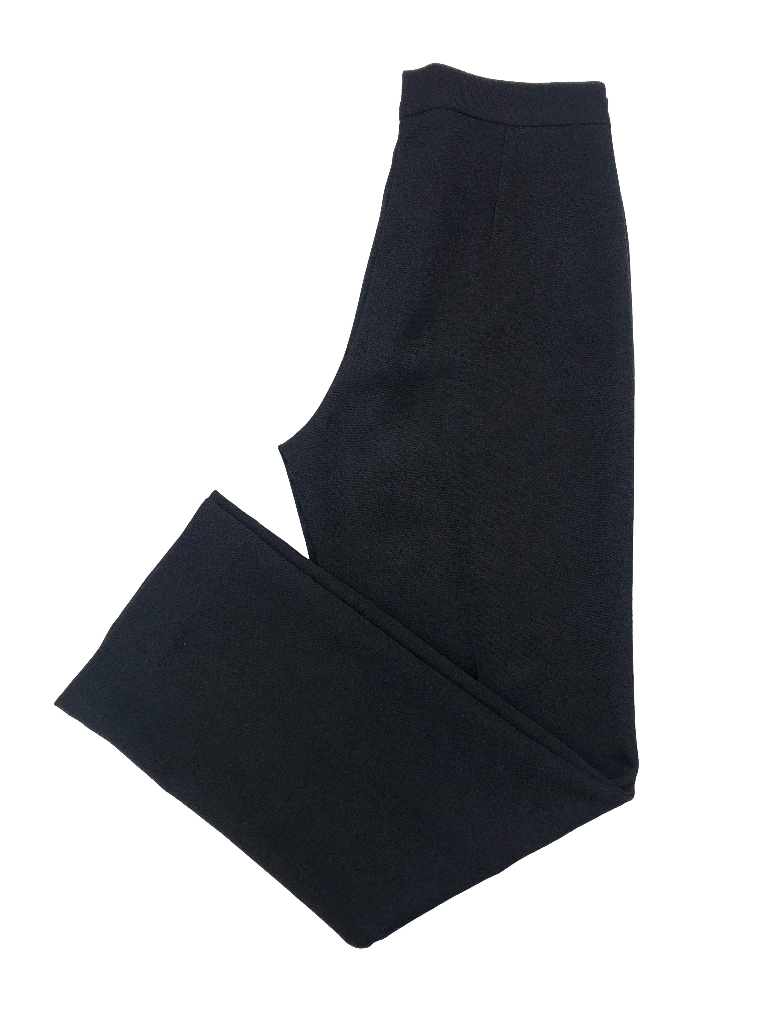 Pantalón formal negro con cierre botón y bolsillos secreto delantero, corte slim. Cintura 72cm Tiro 28cm Largo 98cm